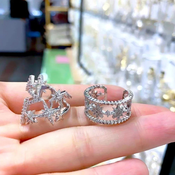 NEW! Dainty “Supernova”  18K WG Starburst Ring 🌟 - Picture 5 of 9